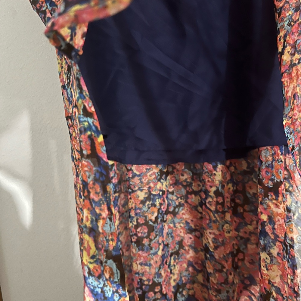 Decree Colorful Abstract Pattern Top - Picture 6 of 11